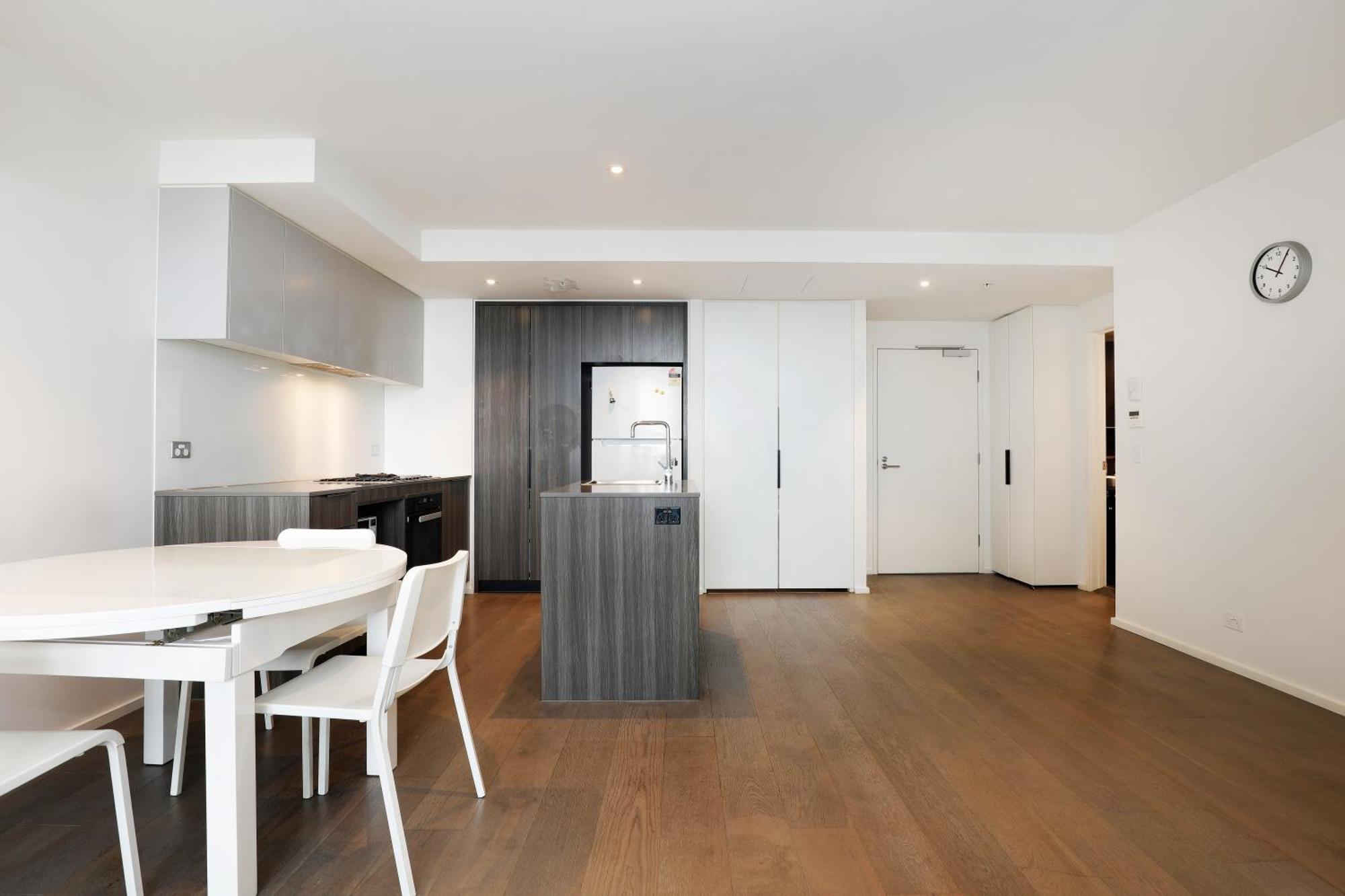 Rest Collection On Collins Docklands Apartment
