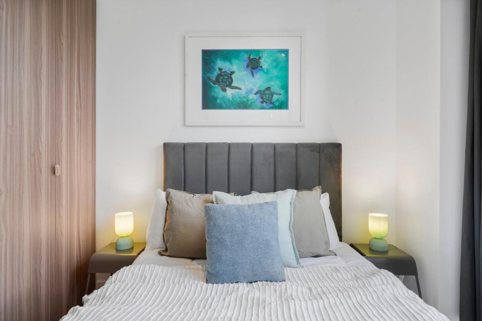 Stylish Urban Living In Carlton Apartment *