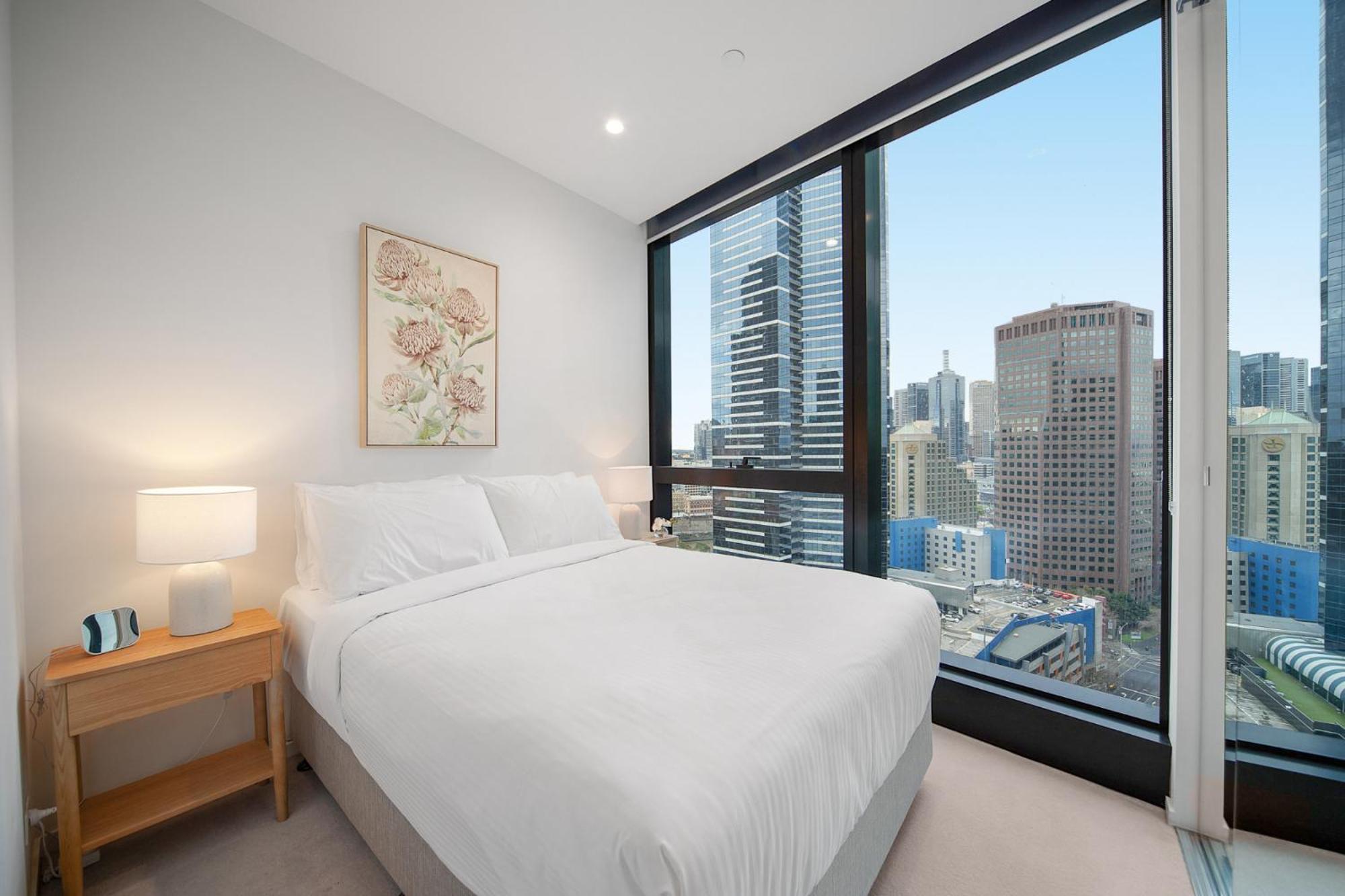 Sophisticated 2-bed With Striking Views *