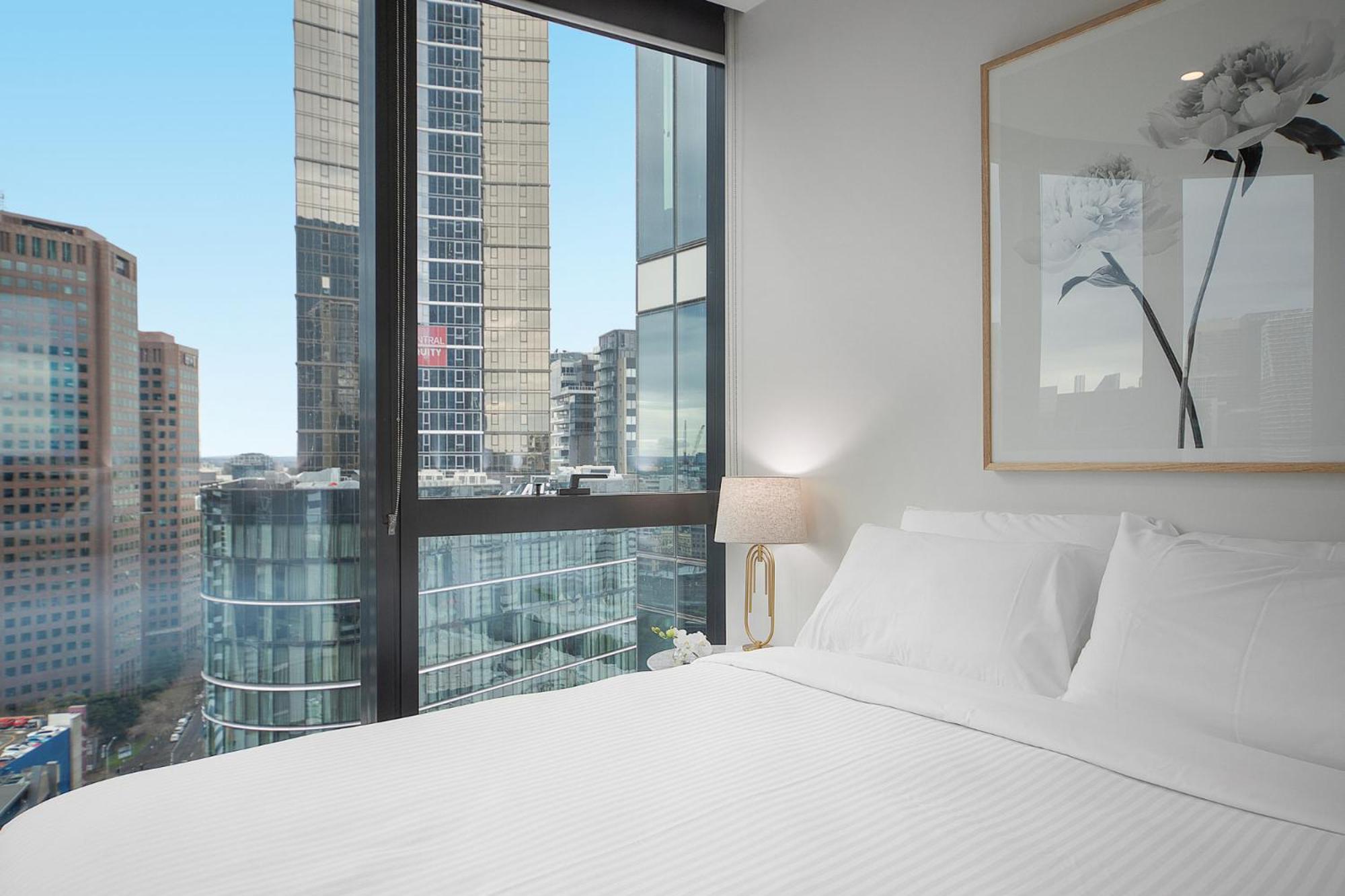 Sophisticated 2-bed With Striking Views Apartment