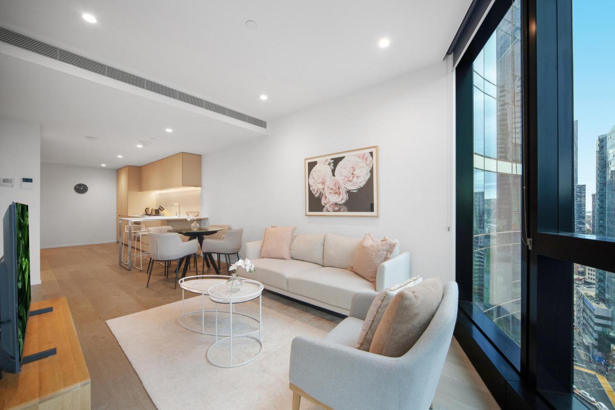 Sophisticated 2-bed With Striking Views *