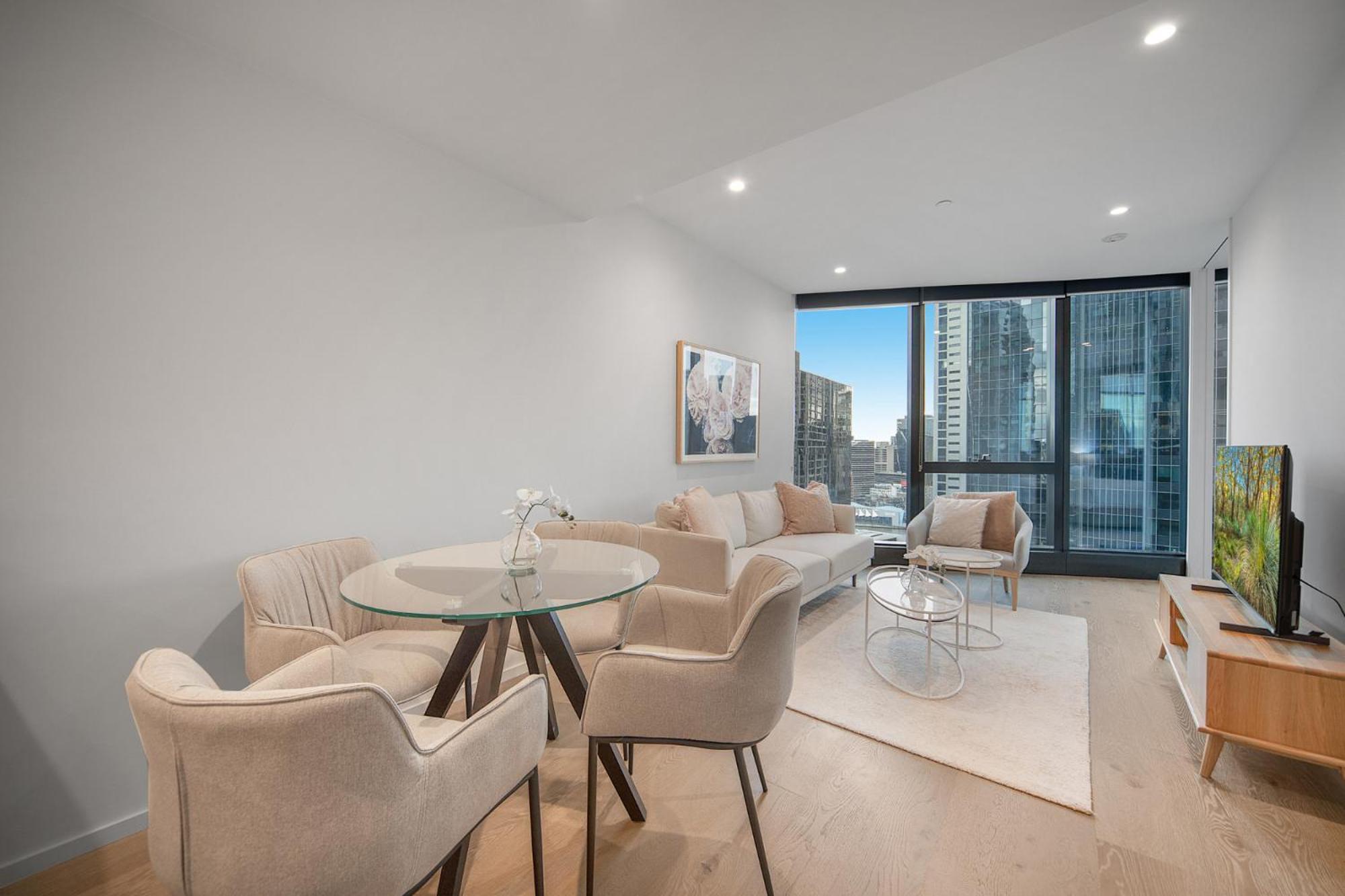 Sophisticated 2-bed With Striking Views Apartment *