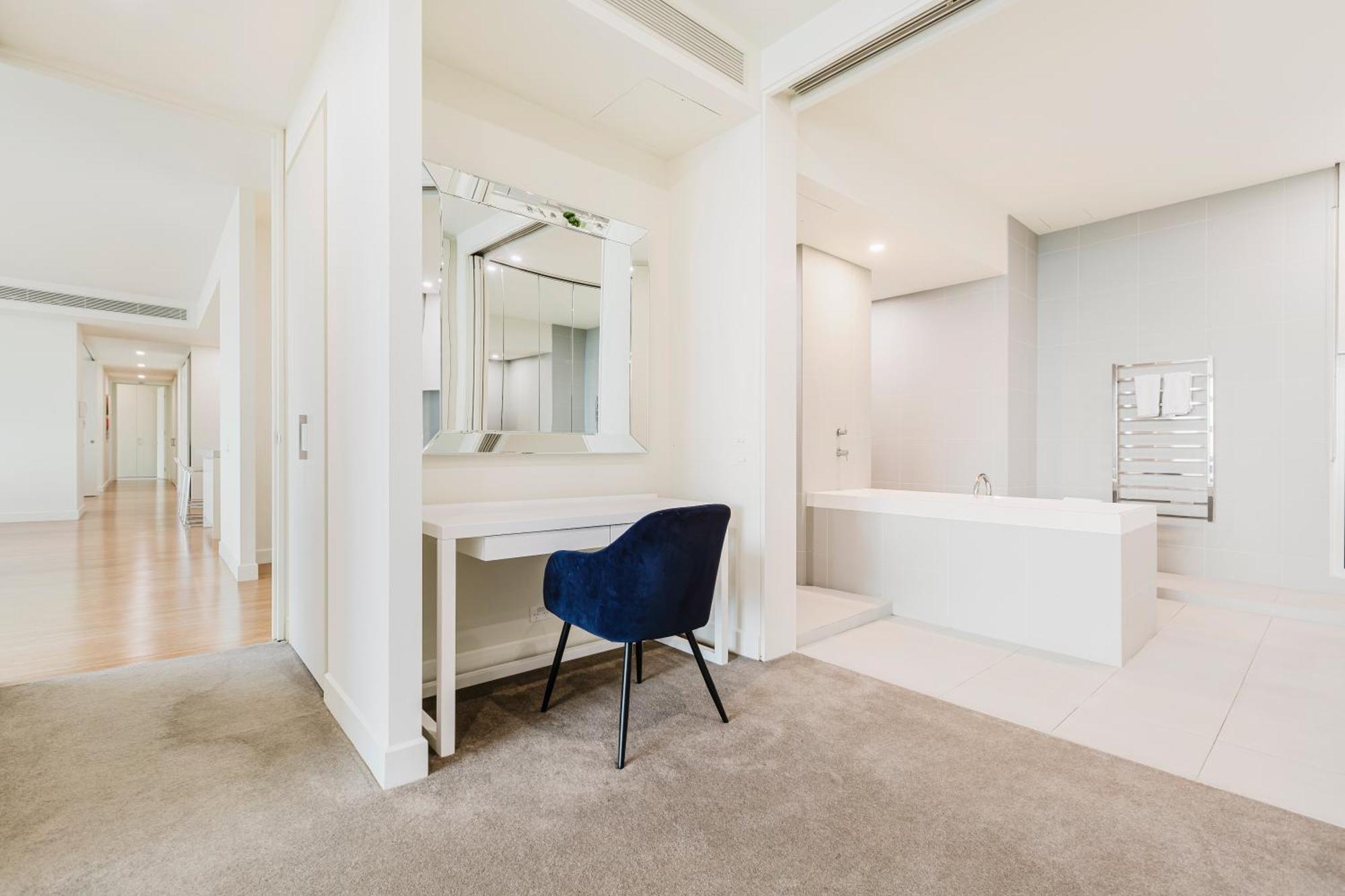 Apartment Luxurious Enormous 5brm Penthouse
