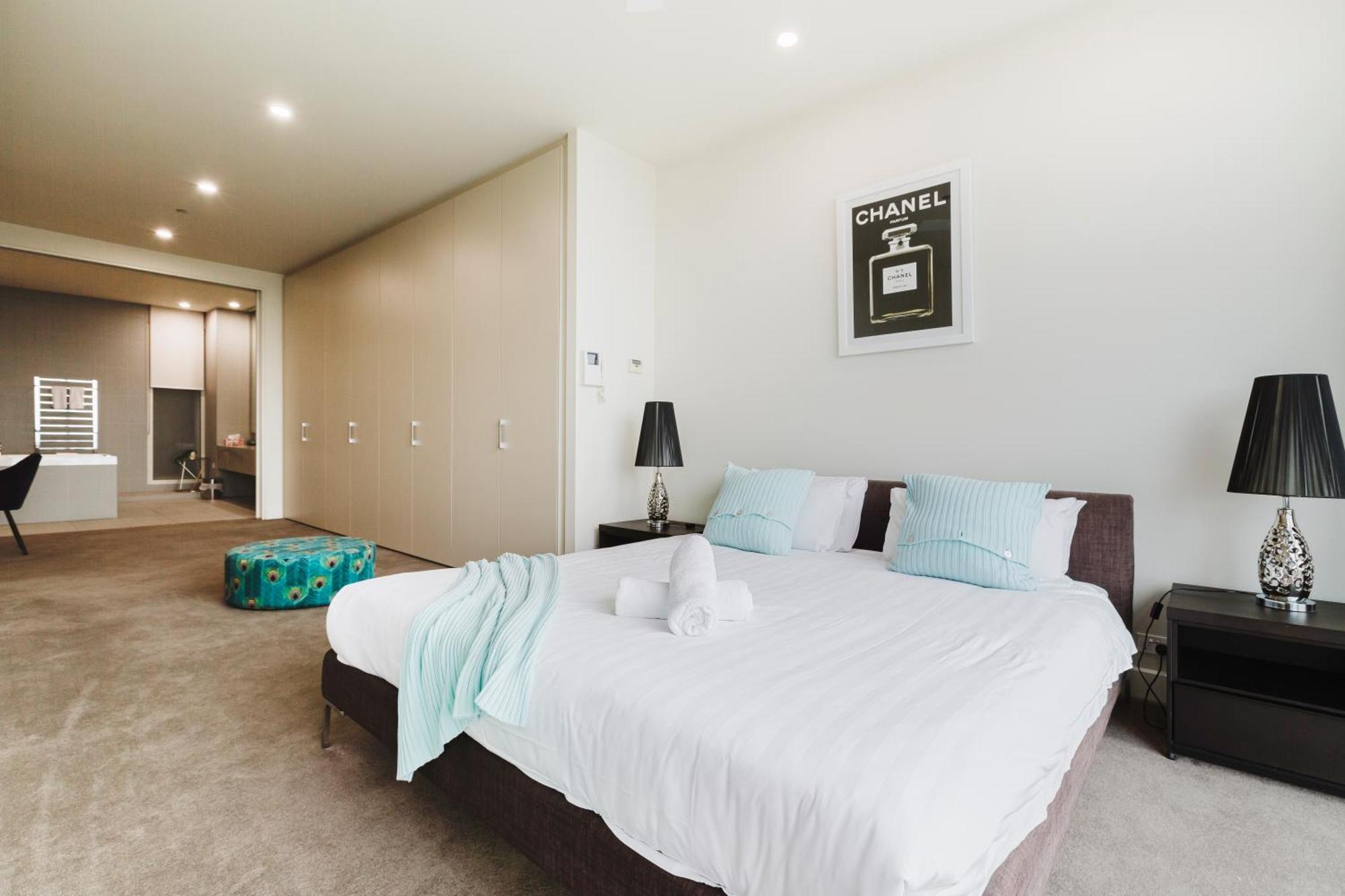 Luxurious Enormous 5brm Penthouse Apartment Melbourne