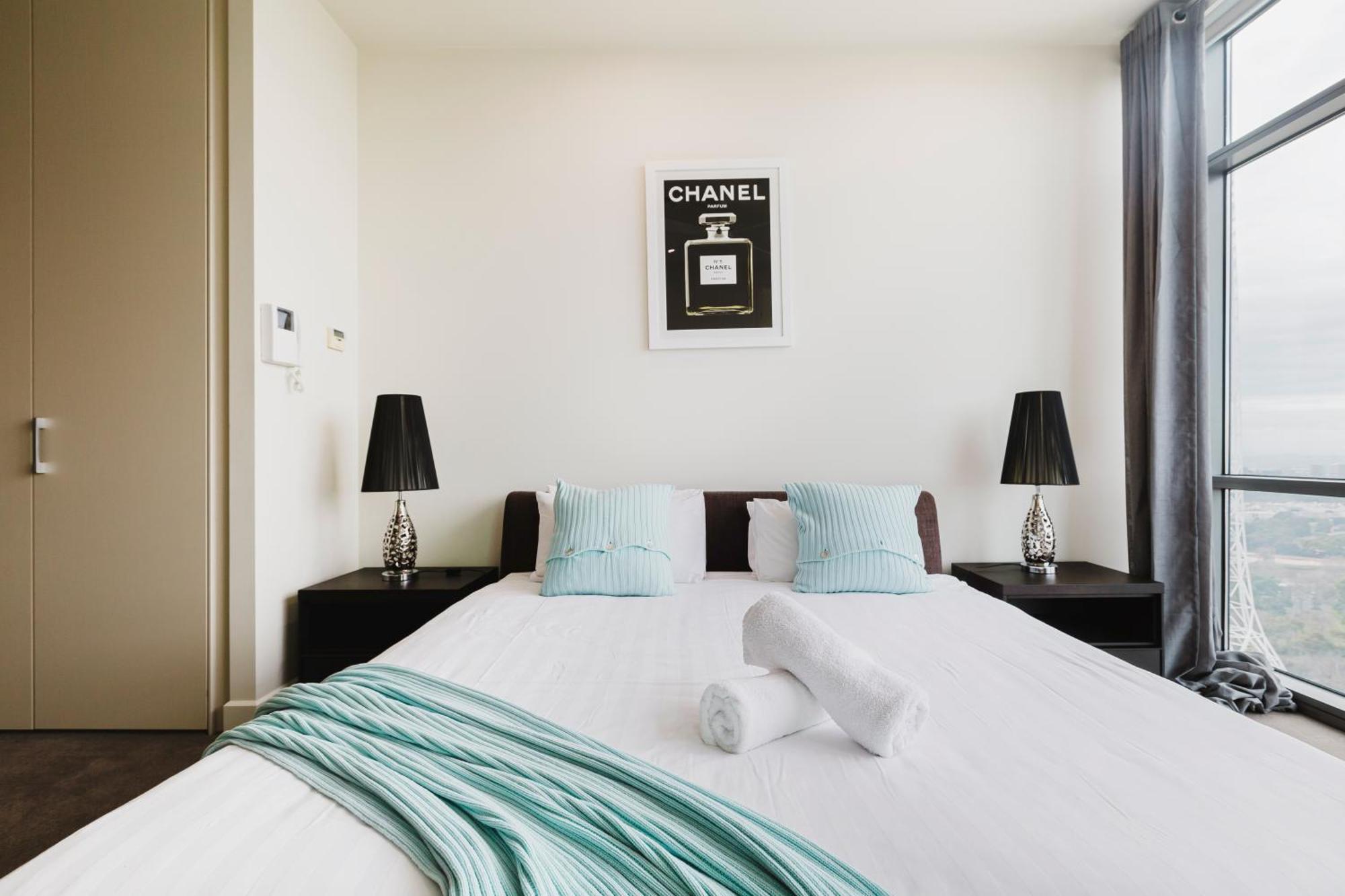 Luxurious Enormous 5brm Penthouse * Melbourne