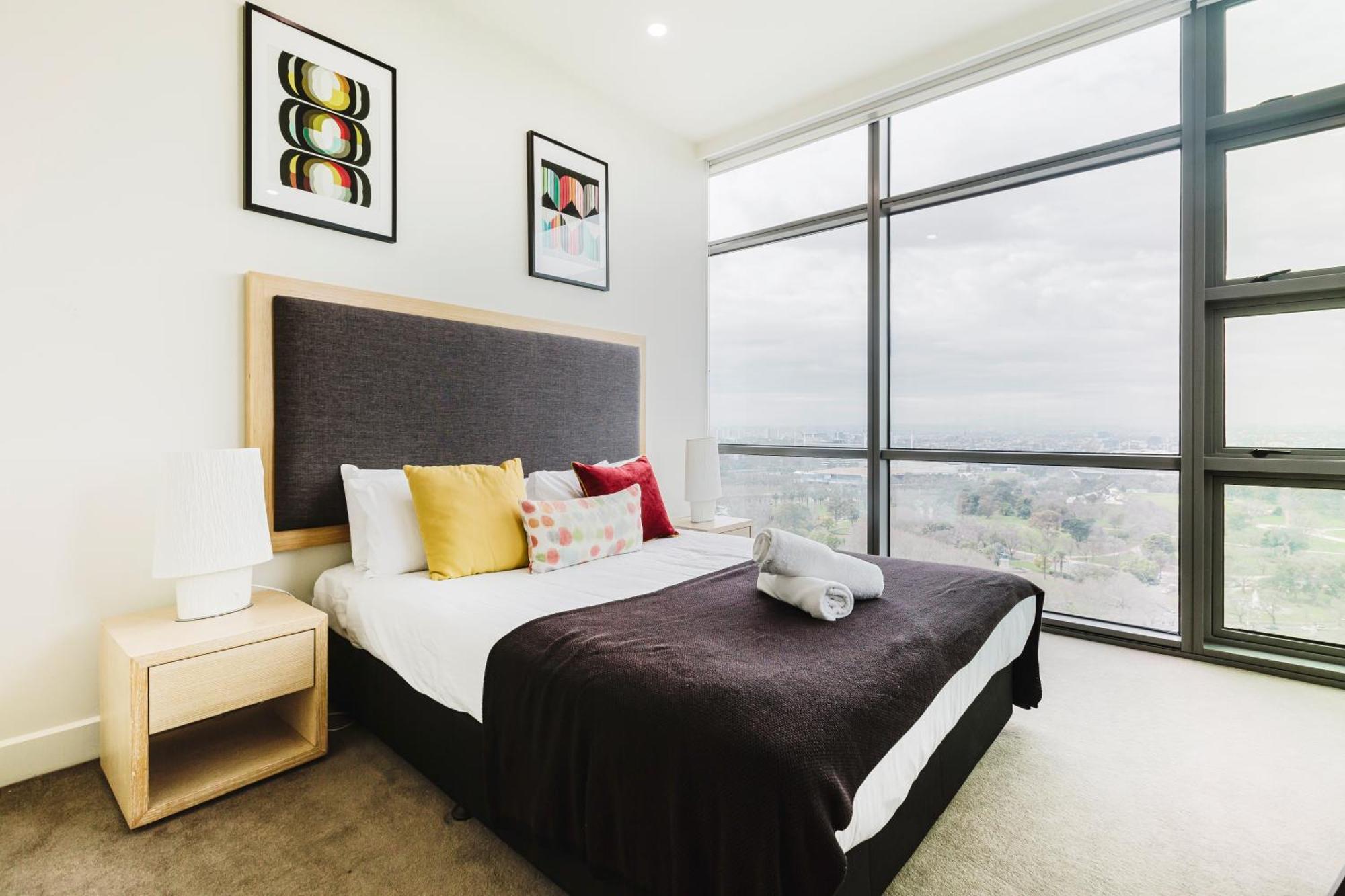 Luxurious Enormous 5brm Penthouse Apartment *