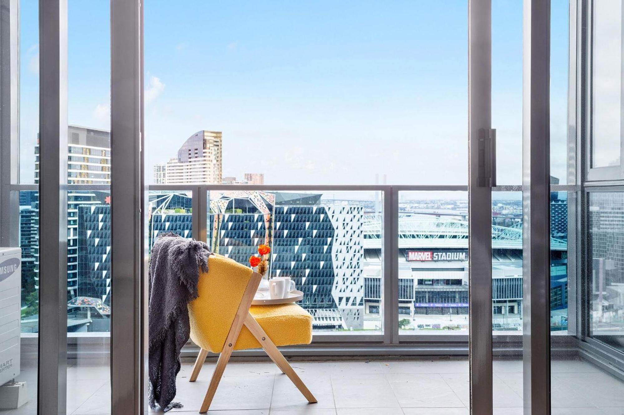 A 2br With Harbour Views And Free Parking