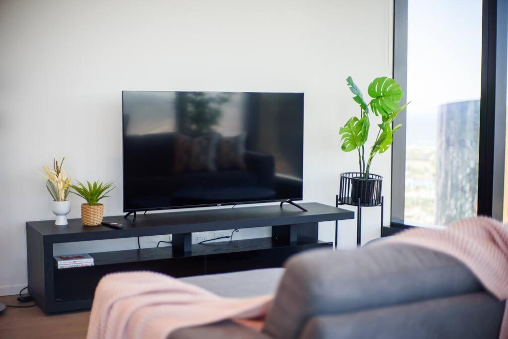 Apartment 3bbr With Fantastic Cbd View Tf7507new Melbourne