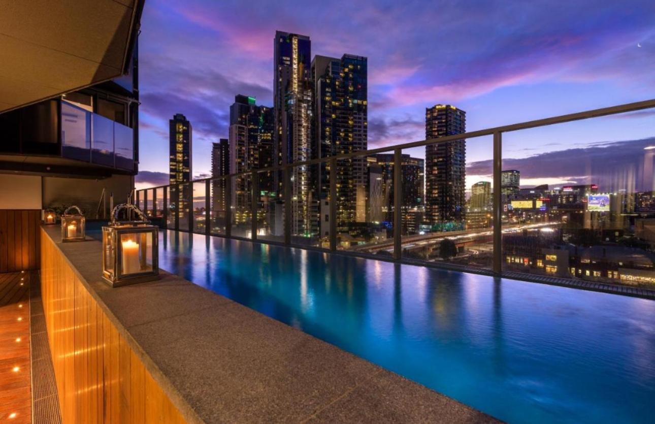 Premium Luxury Sub-penthouse Apartment