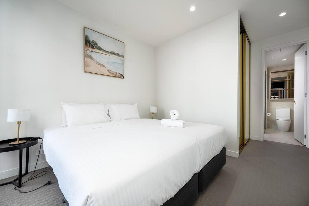 Nine Elm - Port 403 Melbourne