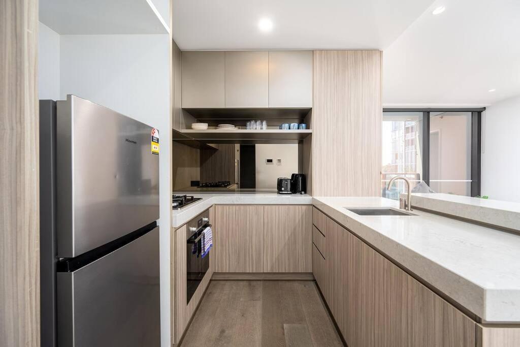 Nine Elm - Port 403 Melbourne