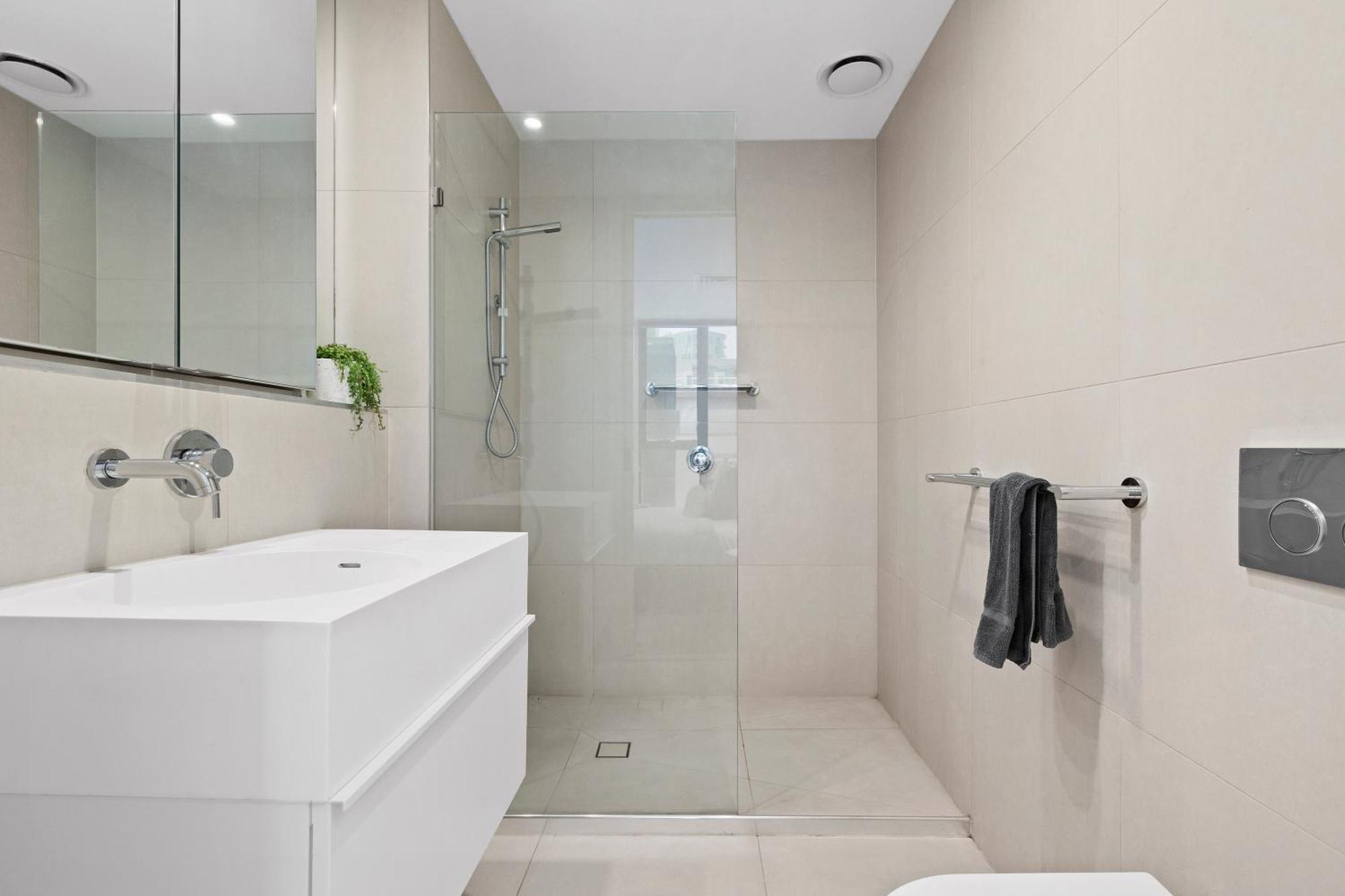Complete Host Park View St Kilda *