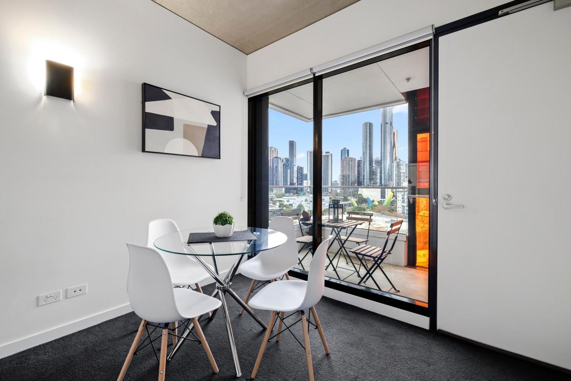 Complete Host Sunday * Melbourne