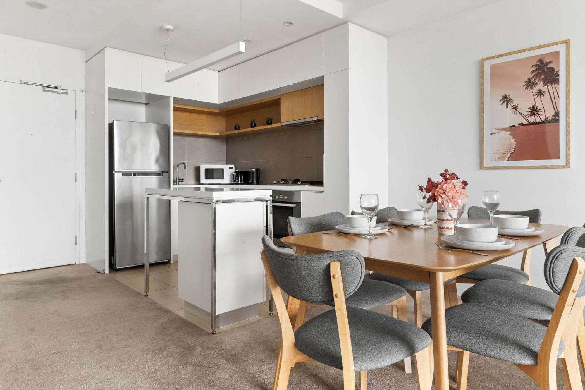 A Cozy 2br Next To The Yarra River Apartment