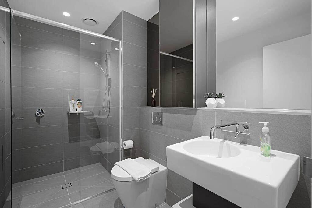Apartment Graceful 2 Bed 2 Bath Near Cbd Tf704a24 Melbourne