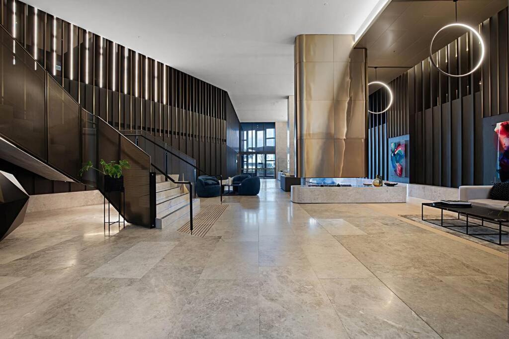 Graceful 2 Bed 2 Bath Near Cbd Tf704a24 *