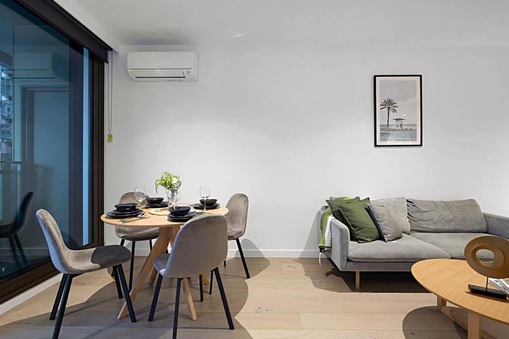 Graceful 2 Bed 2 Bath Near Cbd Tf704a24