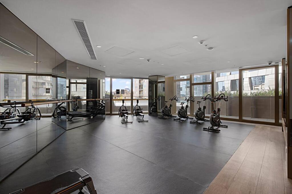 Graceful 2 Bed 2 Bath Near Cbd Tf704a24 Apartment *