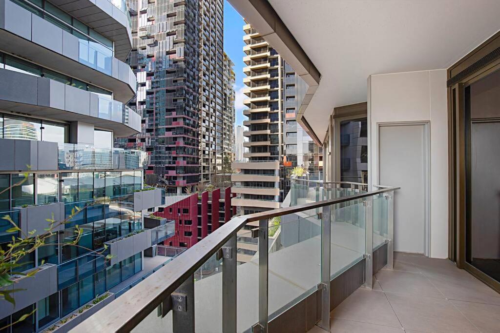 Graceful 2 Bed 2 Bath Near Cbd Tf704a24 Apartment Melbourne