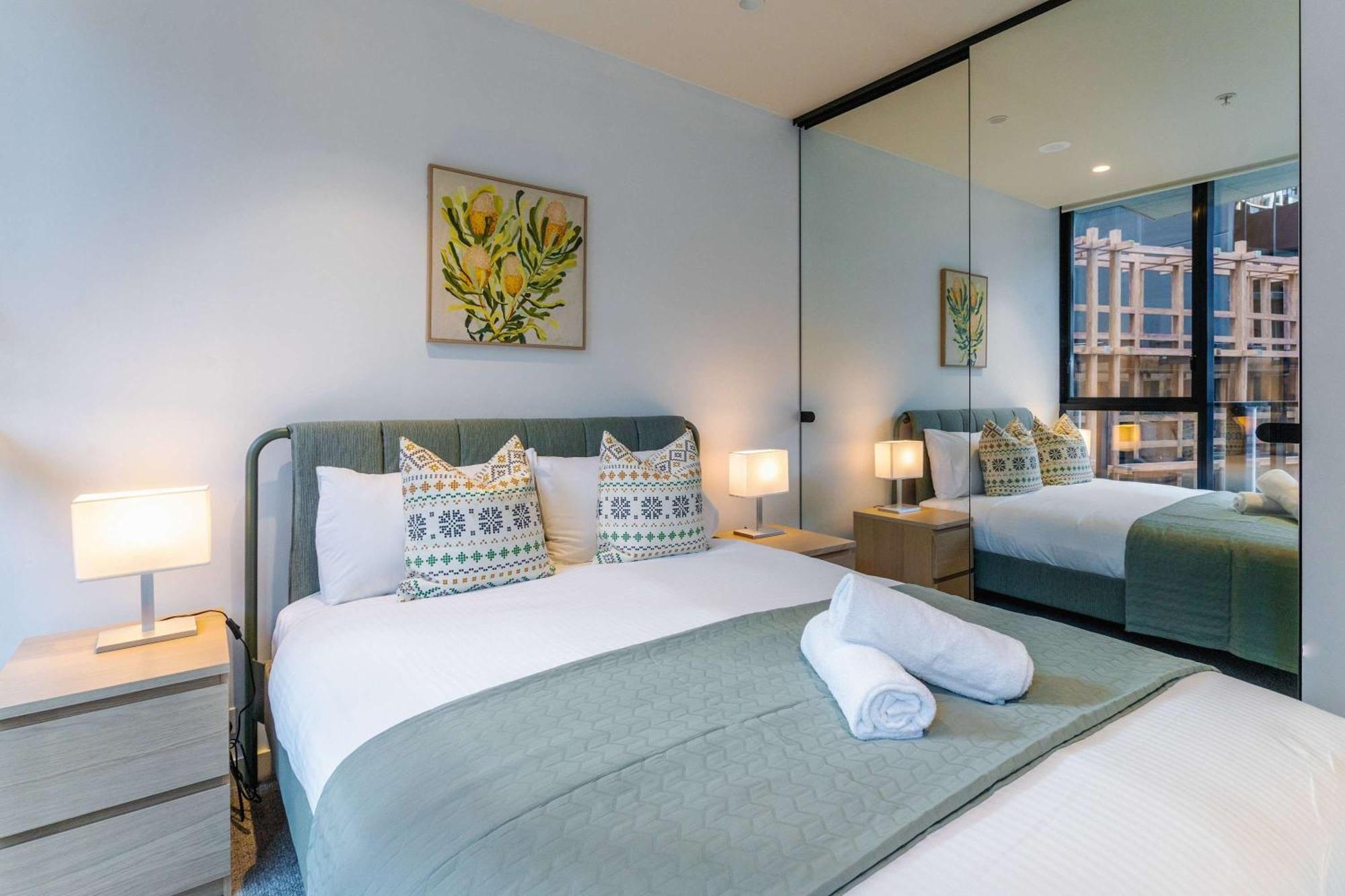 Luxe 2br Retreat Pool Gym & Parking South Yarra