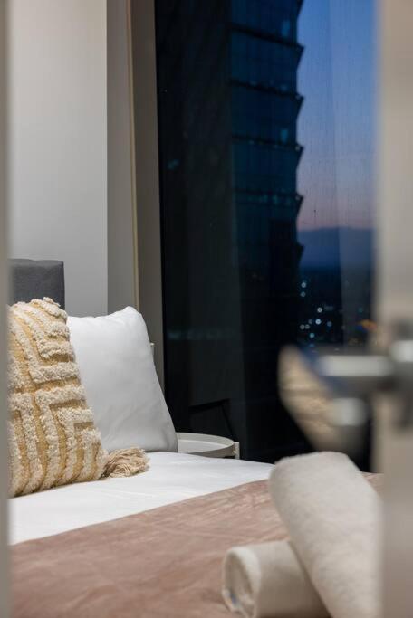 Apartment Harry-wsp Jawdropview 3b2b W Parking Near Skybus