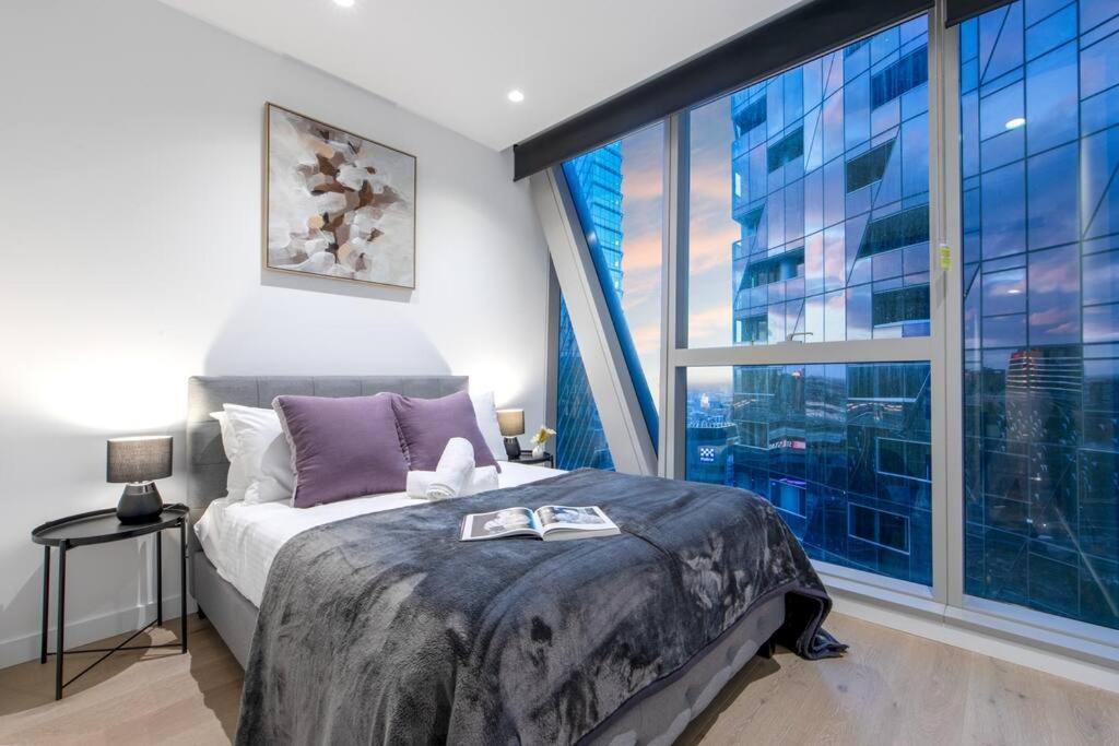 Harry-wsp Jawdropview 3b2b W Parking Near Skybus Apartment