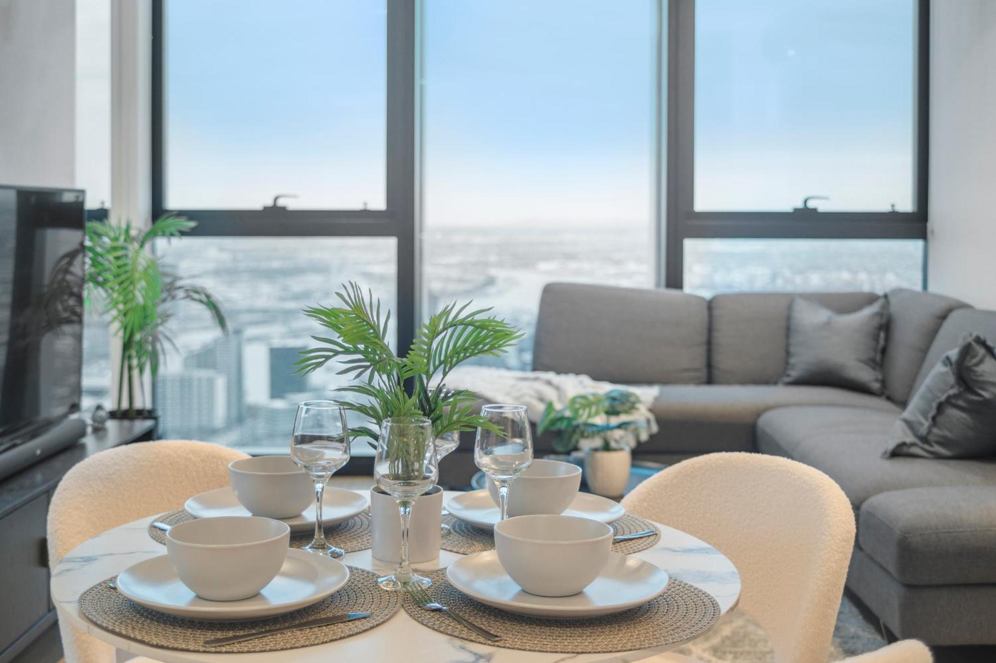 Gorgeous Views 70th Floor 3br With Pool And Gym Apartment