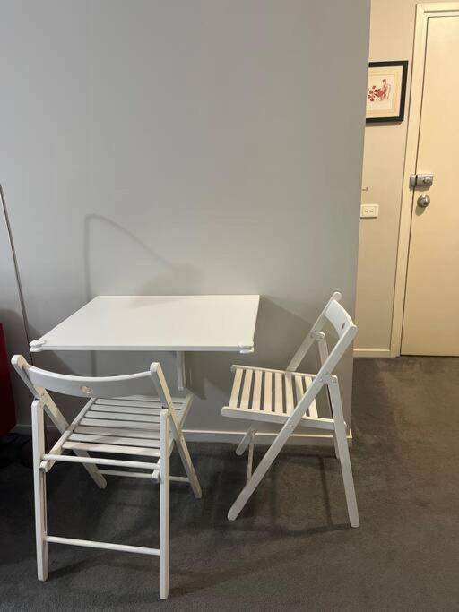 1br Eco With Tennis Court And Carpark Apartment Melbourne