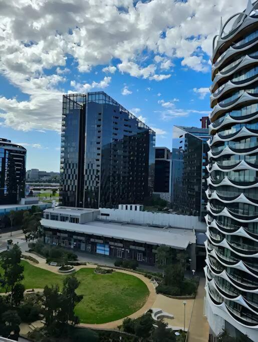 Mt1012 - 1 Bedroom Docklands Delight, Stunning *