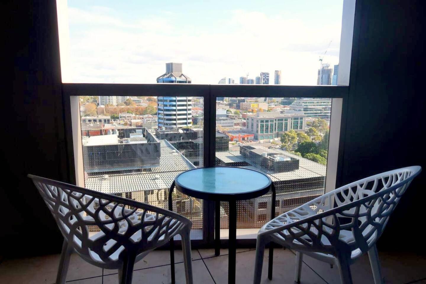 Mega Style Kings Domain Apartment Melbourne