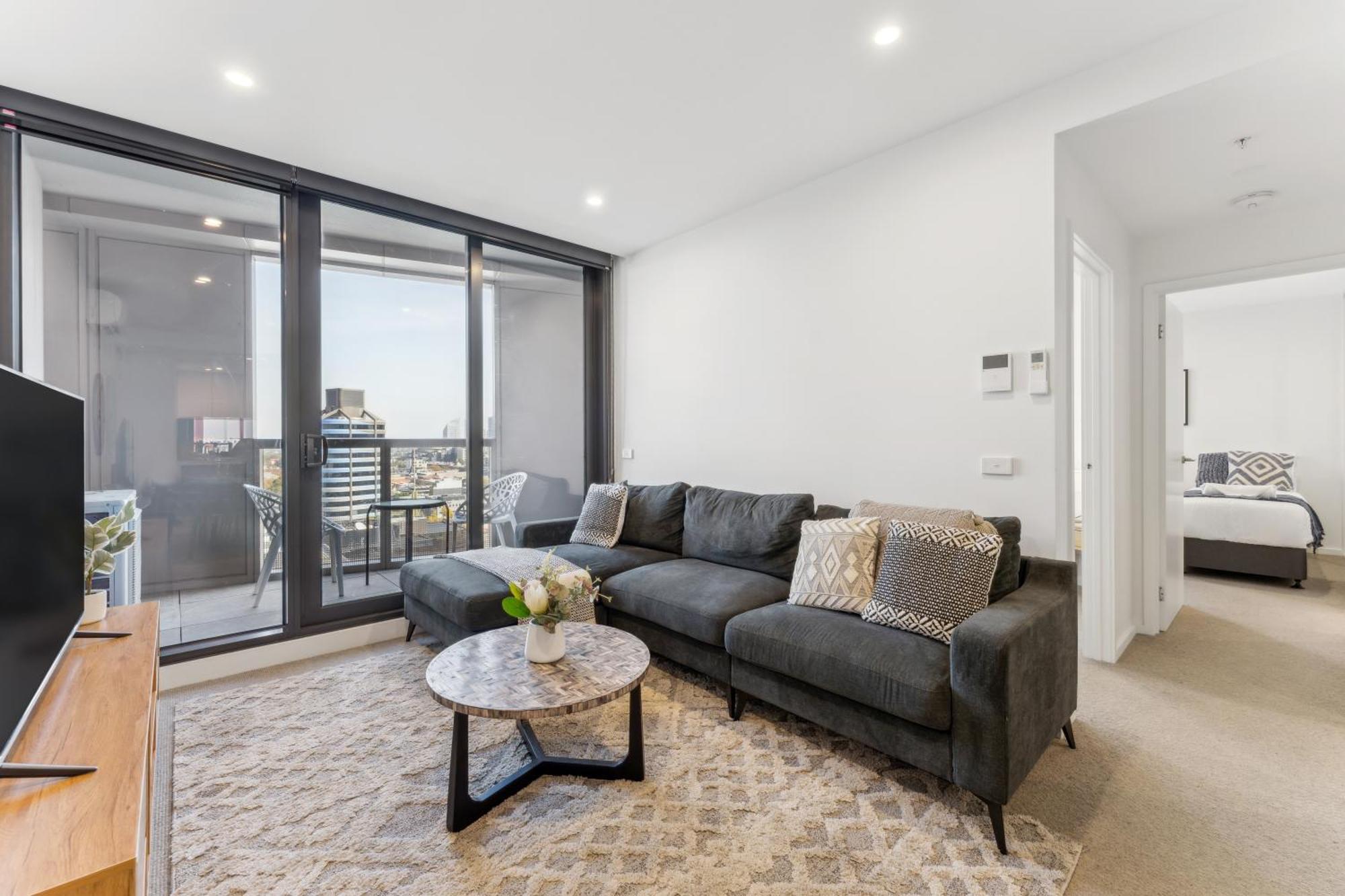Mega Style Kings Domain * Melbourne