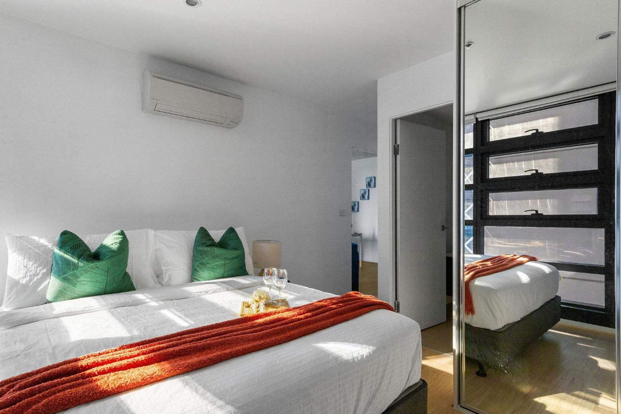 2br Next To With Views Apartment Melbourne