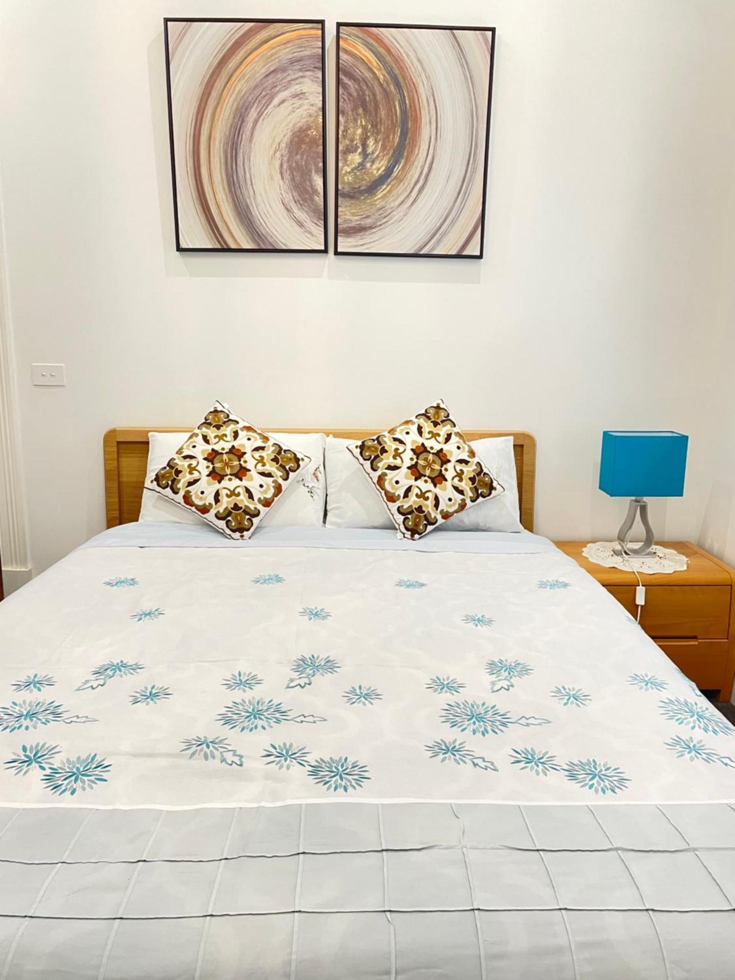 Spacious With Ensuite Next To Coburg Station, Non Smoking House * Melbourne