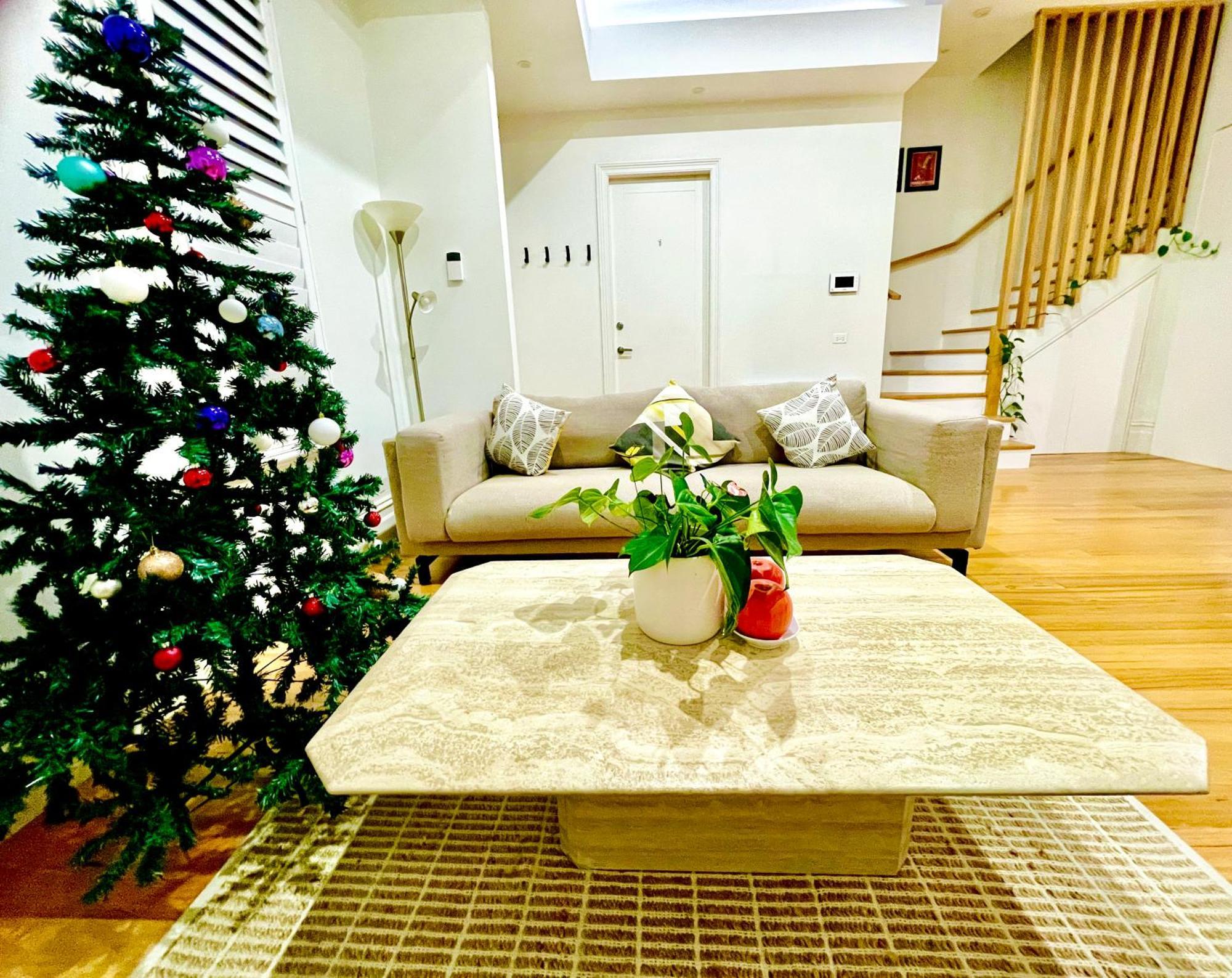 Hospedagem domiciliar Spacious With Ensuite Next To Coburg Station, Non Smoking House