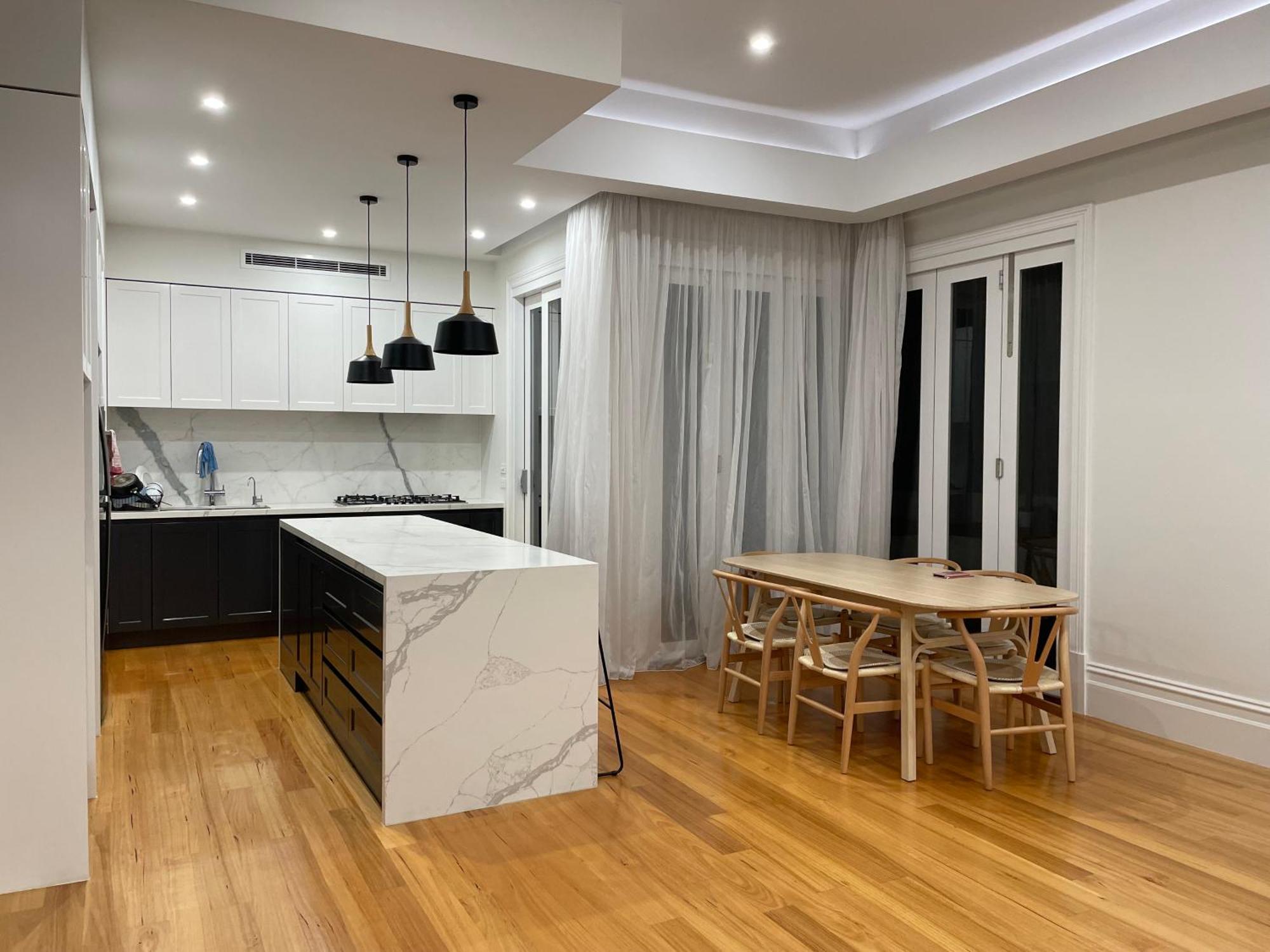 Spacious With Ensuite Next To Coburg Station, Non Smoking House