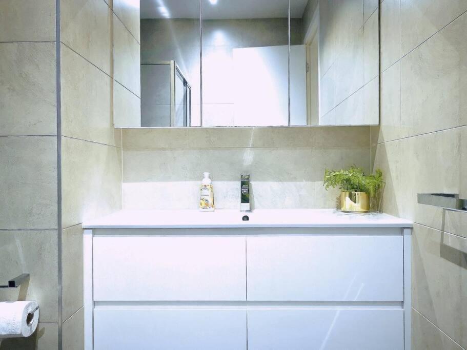 Airport Area 3bedroom House Strathmore Heights Melbourne