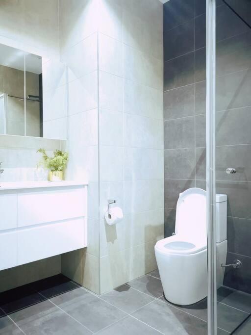 Airport Area 3bedroom House Strathmore Heights Holiday home Melbourne