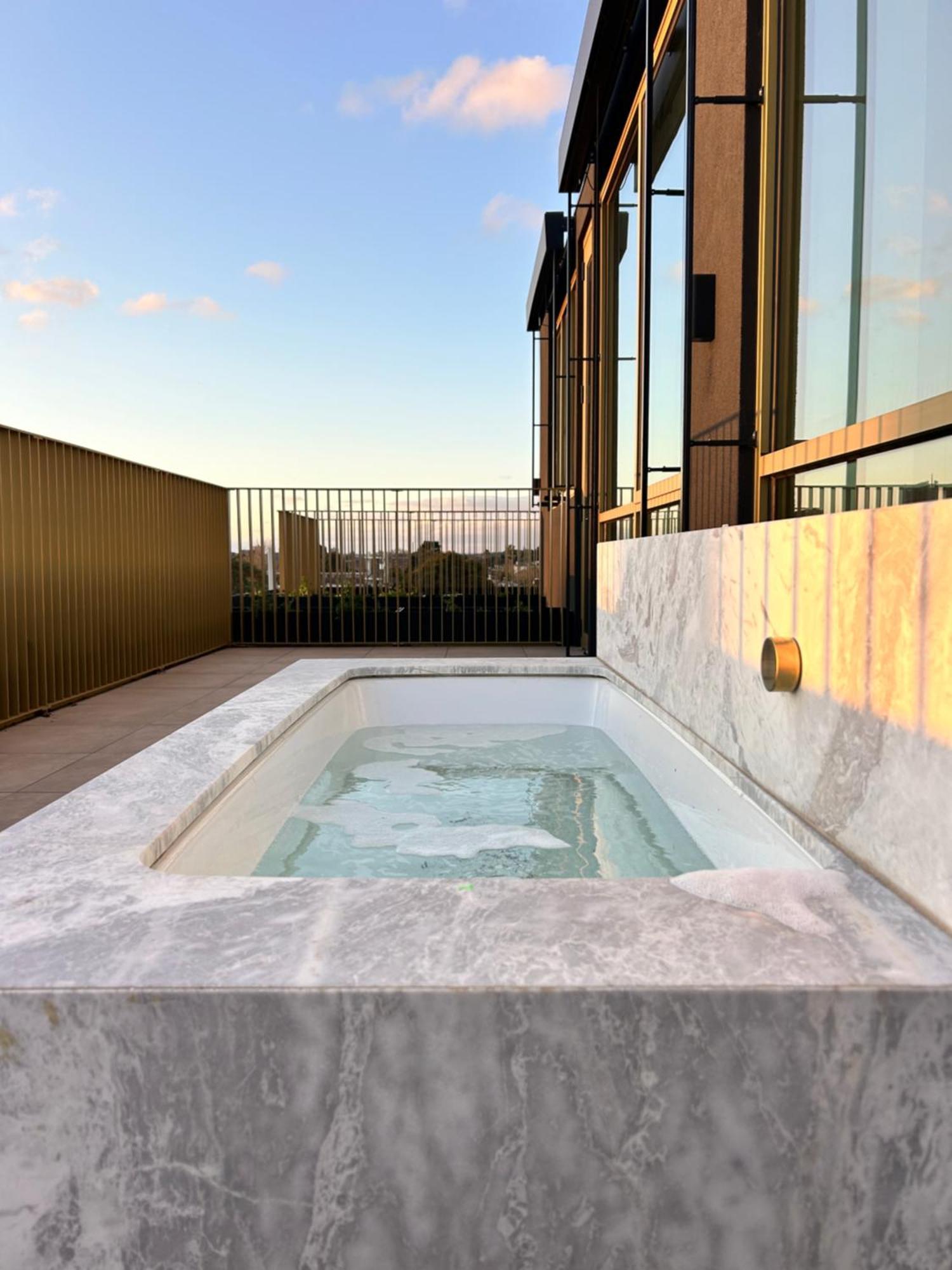 Soho Penthouse - City View With Outdoor Bath Apartment Melbourne