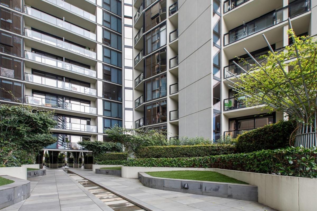 Modern Living In Perfect South Yarra Location Apartment *