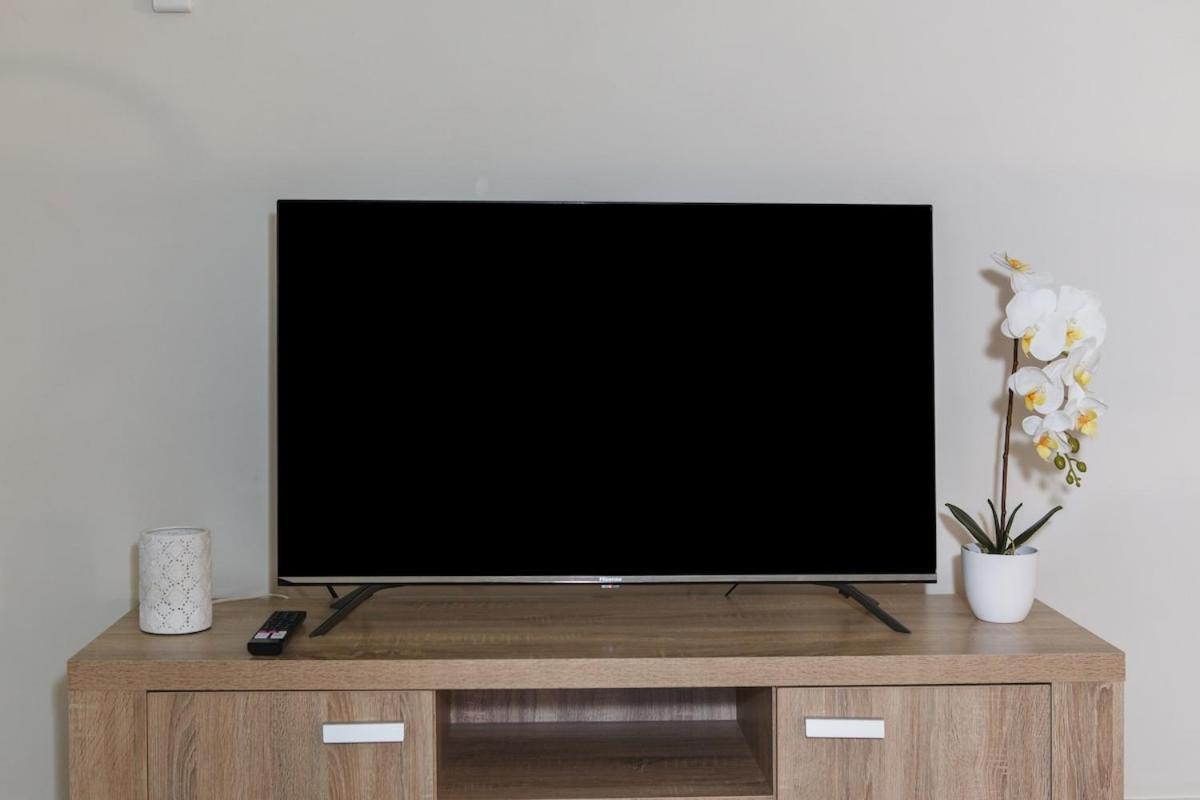 Apartment Modern Living In Perfect South Yarra Location *