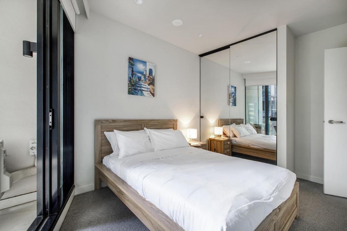 Modern Living In Perfect South Yarra Location *