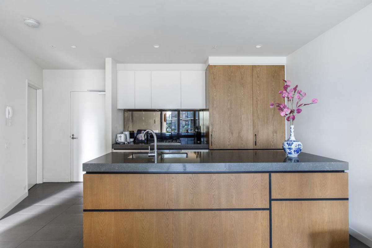 Modern Living In Perfect South Yarra Location Apartment