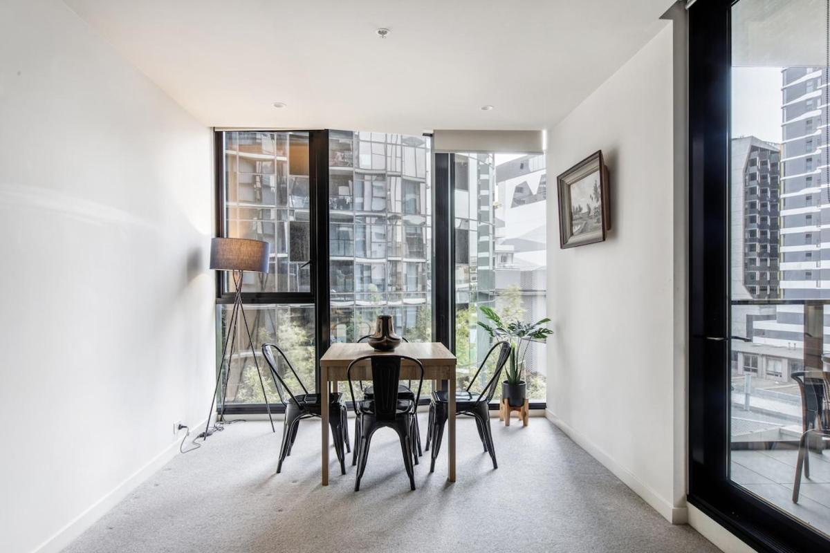 Modern Living In Perfect South Yarra Location Apartment