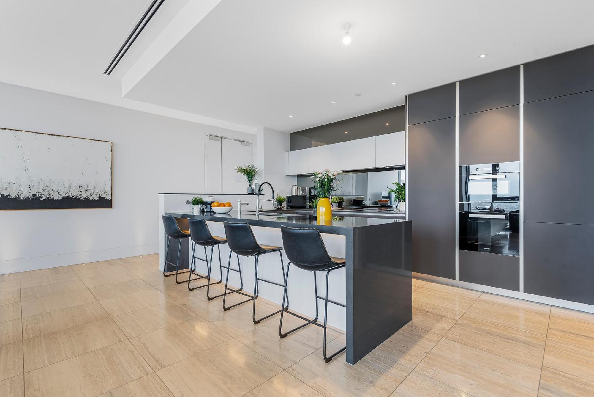 Complete Host Abode318 Apartment *
