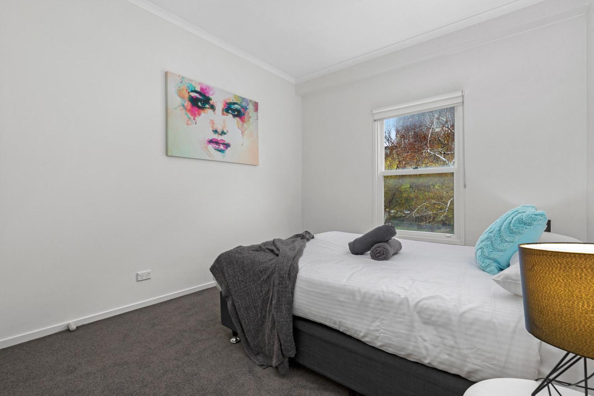 Complete Host Dodds St * Melbourne