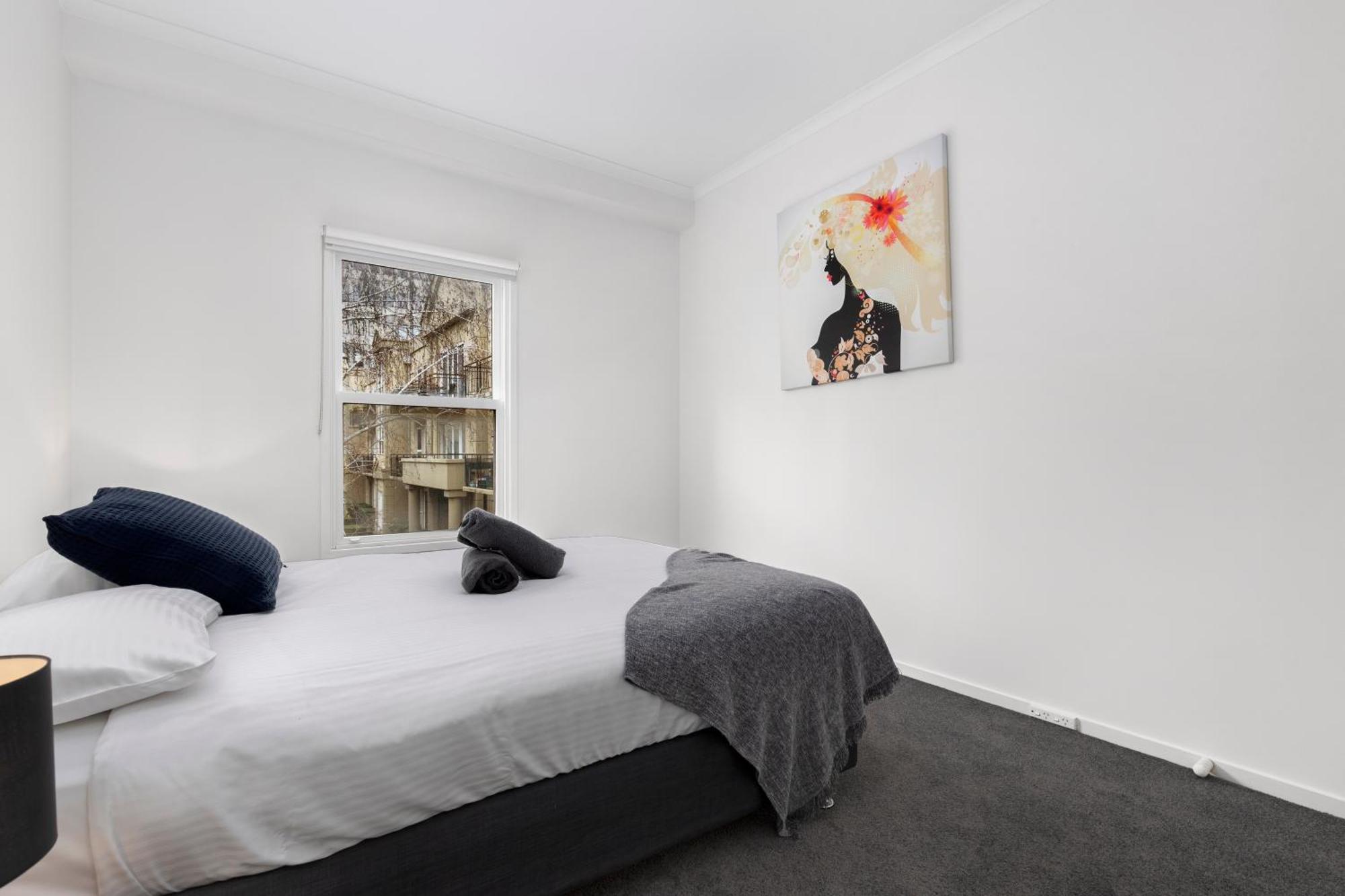Complete Host Dodds St * Melbourne