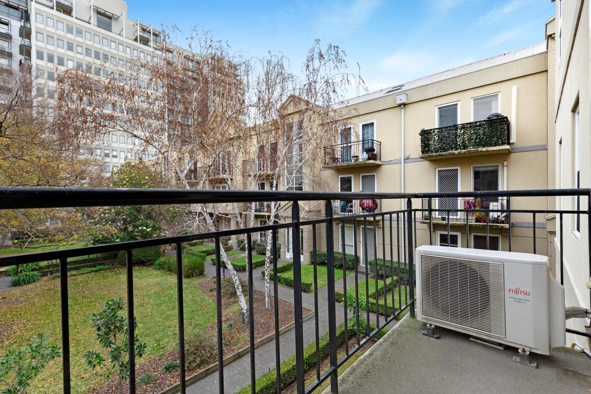Apartment Complete Host Dodds St Melbourne