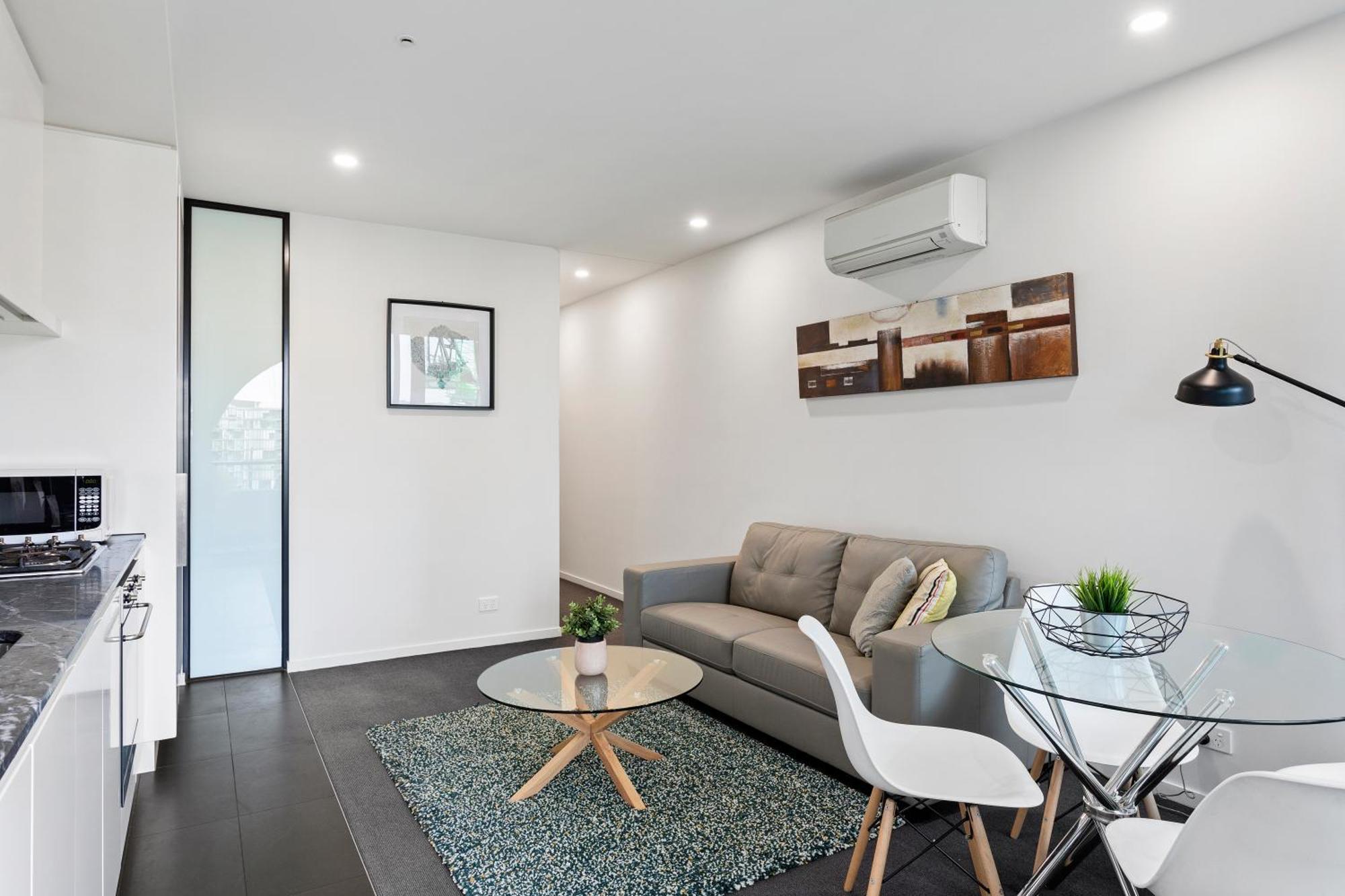 Apartment Complete Host Essence *