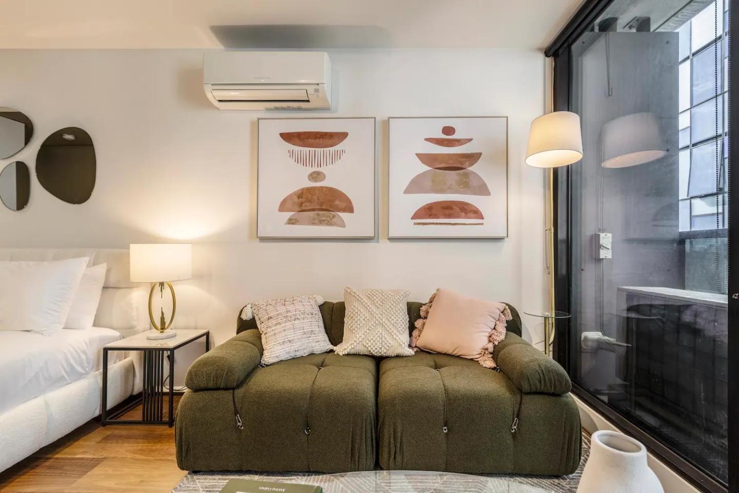 Charm Small Retreat In Apartment Melbourne