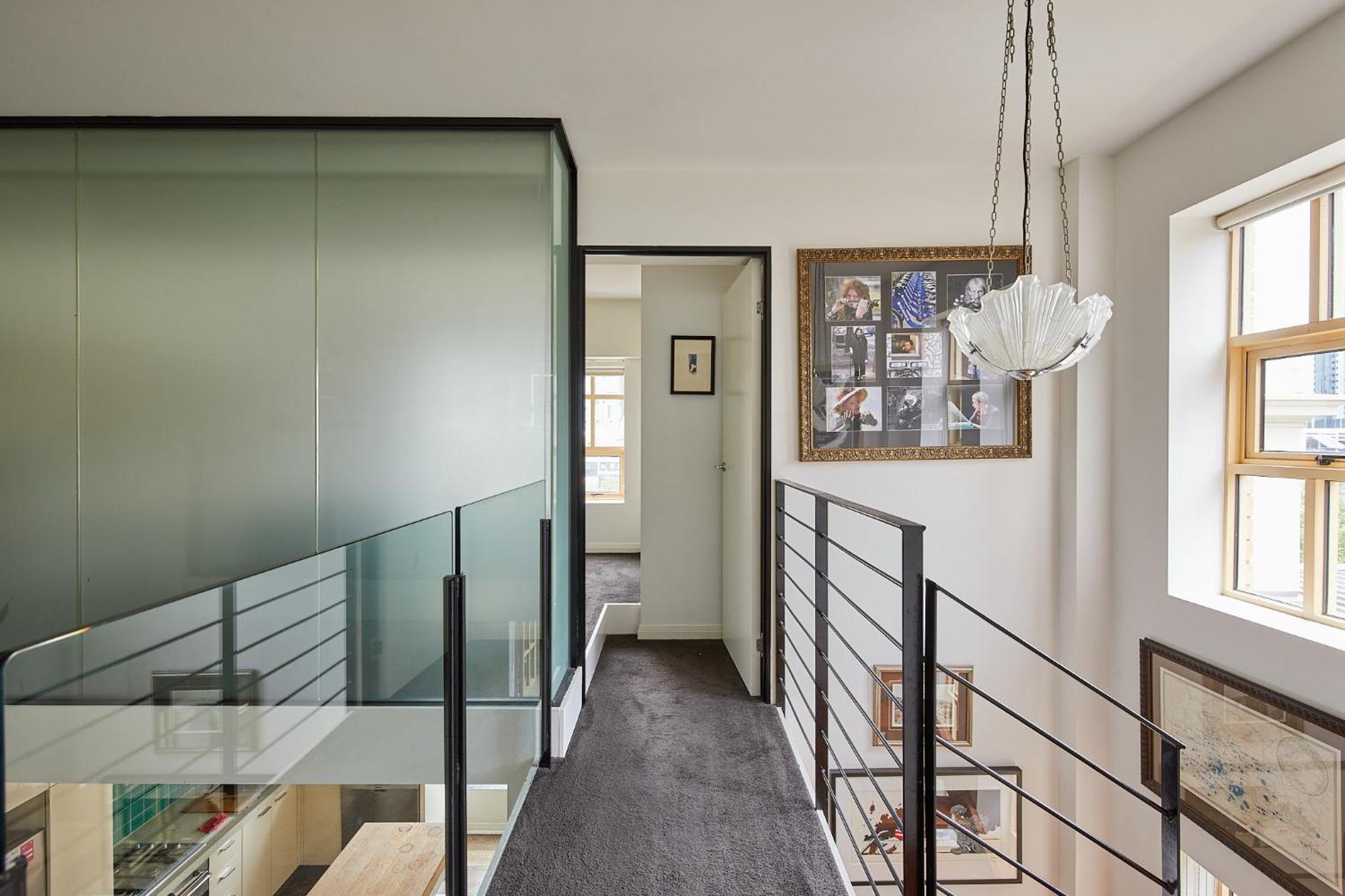 Deco Loft On Russell Street Apartment